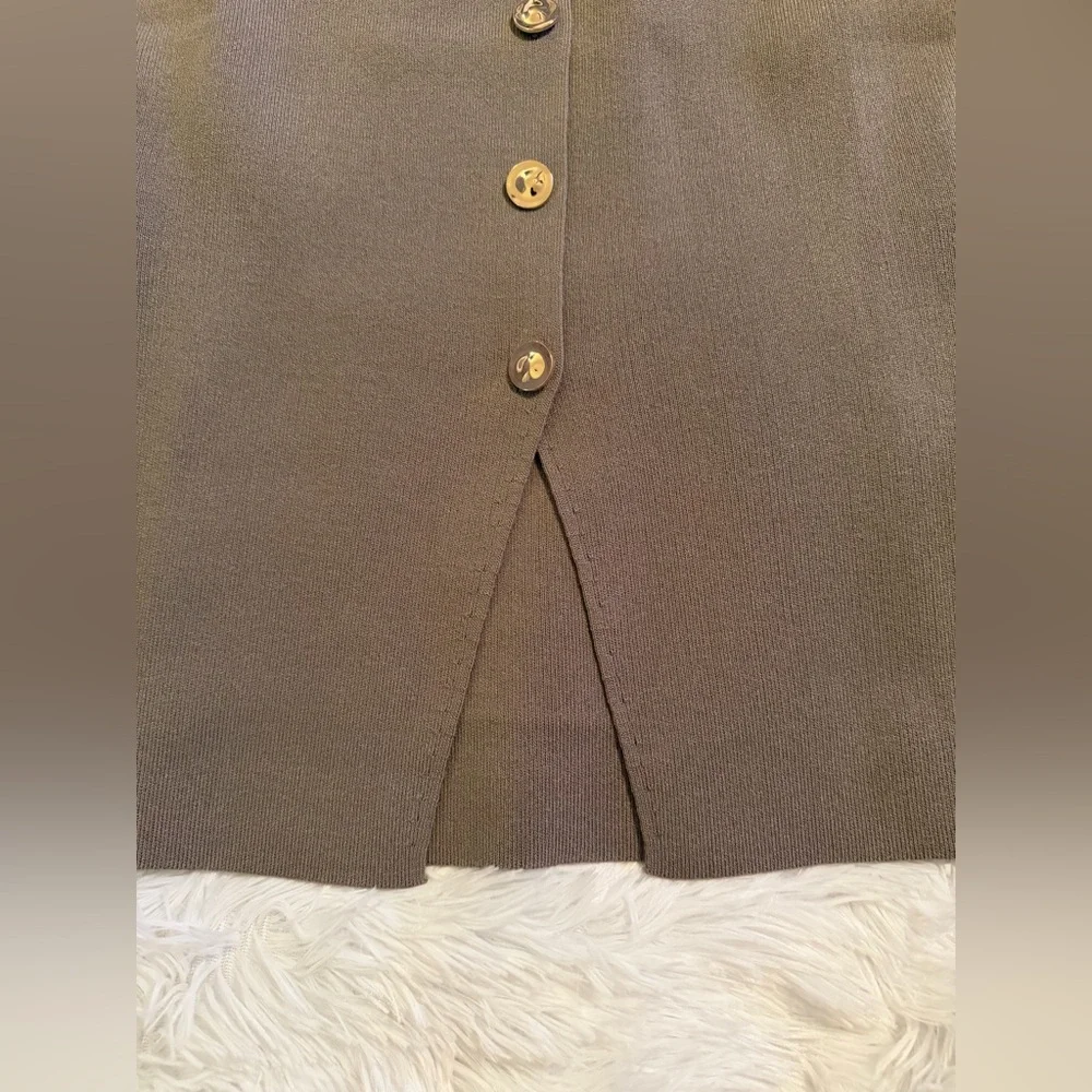 Petal and Pup Stylish Sleeveless Sweater Vest - Picture 6 of 12